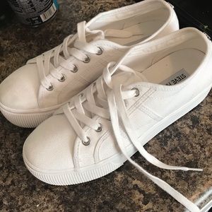 Steve Madden platform sneakers LIKE NEW!